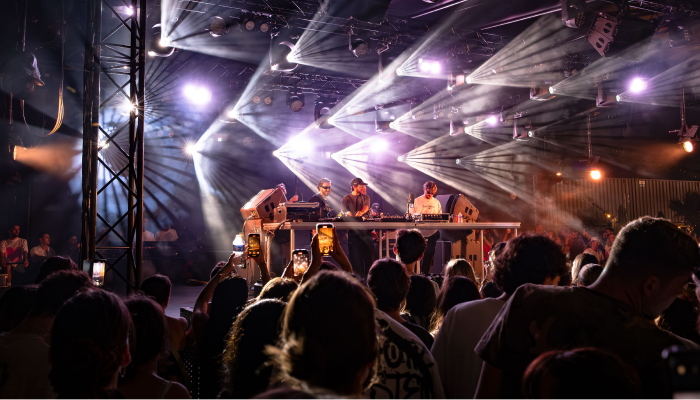 VIBREZ AVEC MINI AU CŒUR DU FESTIVAL DE MUSIQUE PONEY CLUB